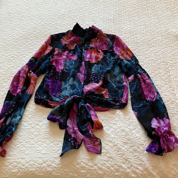 Fabulous😱gorgeous shear floral print blouse with rows of shirring and Gorg tie - Picture 10 of 16